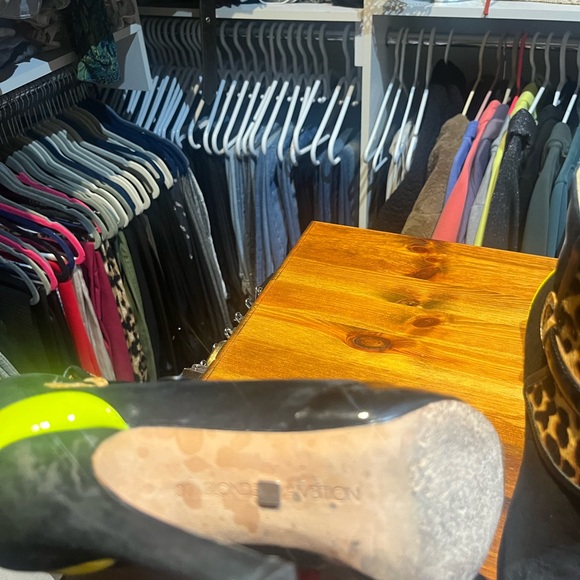 Leopard heeled ankle booties - Picture 3 of 3